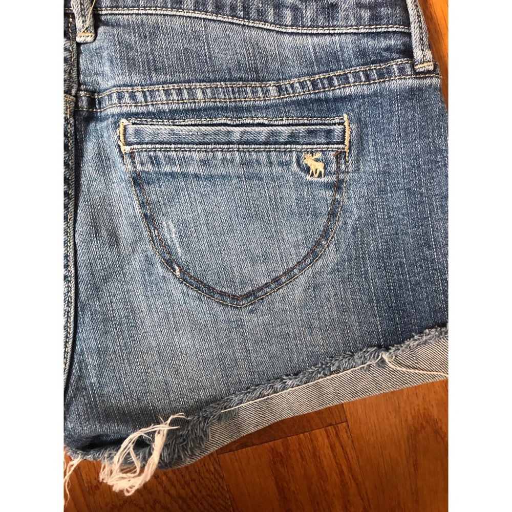 Abercrombie and Fitch jean shorts size 2 - Picture 2 of 4